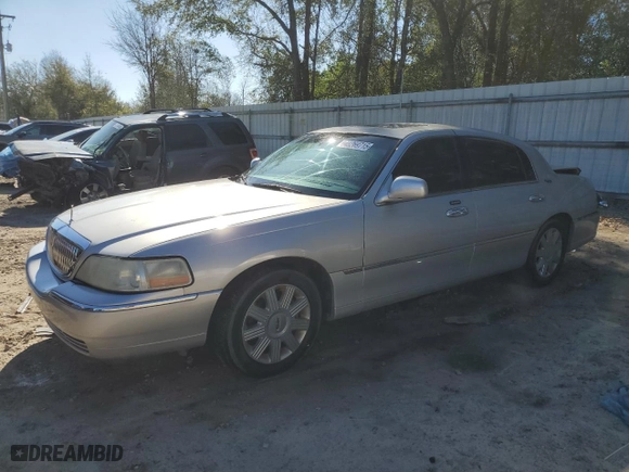 2005 Lincoln Town Car Signature Limited with VIN 1LNHM82W25Y628749, listed as a Copart auction lot 49269715 with NaN miles. Bid and sale history available at carsss.com. Image 1.