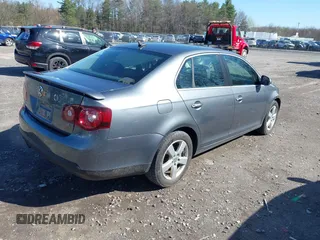 2008 Volkswagen Jetta SE с VIN 3VWRZ71K08M066480, выставлен на аукционе IAAI как лот 42129061 с пробегом 171 767 миль миль и . История ставок и продаж доступна на DreamBid. Изображение 4.