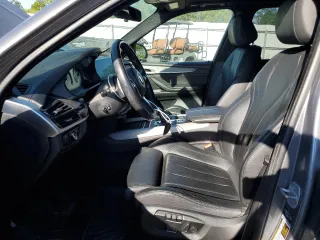 2015 BMW X5 xDrive35i z VIN 5UXKR0C57F0K61171, wystawiony jako Copart lot #57555405 z przebiegiem 119 664 mil mil oraz Szkoda całkowita • Salvage title. Historia ofert i sprzedaży dostępna na DreamBid. Obrazek 7.