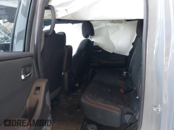 2023 Nissan Frontier SV z VIN 1N6ED1EK0PN673357, wystawiony jako IAAI lot #42420346 z przebiegiem 33 000 mil mil oraz . Historia ofert i sprzedaży dostępna na DreamBid. Obrazek 8.