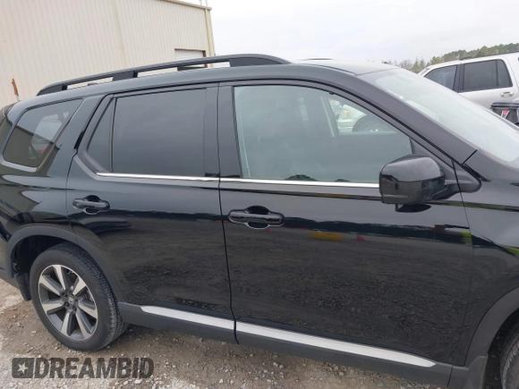 2024 Honda Pilot Elite with VIN 5FNYG1H87RB035776, listed as a IAAI auction lot 41721644 with 14,697 mi miles. Bid and sale history available at carsss.com. Image 13.