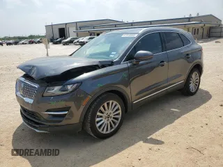 2019 Lincoln MKC Standard z VIN 5LMCJ1C96KUL12564, wystawiony jako Copart lot #51918885 z przebiegiem 61 141 mil mil oraz Szkoda całkowita • Salvage title. Historia ofert i sprzedaży dostępna na DreamBid. Obrazek 1.