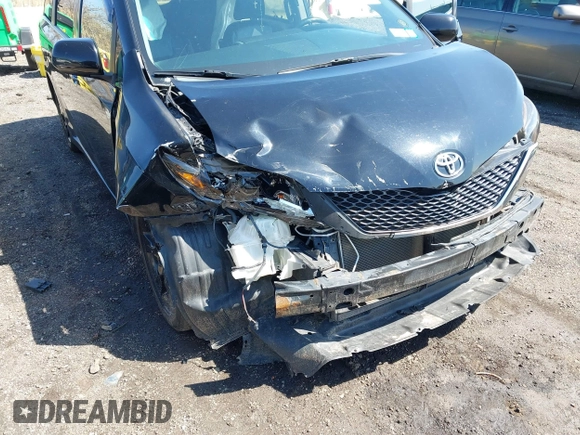 2015 Toyota Sienna SE with VIN 5TDXK3DC4FS581586, listed as a IAAI auction lot 41893274 with 263,577 mi miles. Bid and sale history available at carsss.com. Image 6.