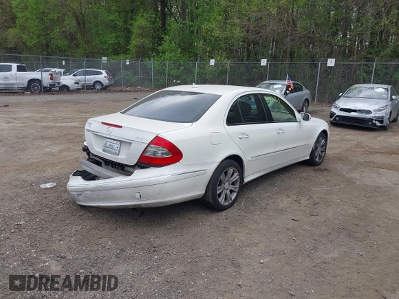 2009 Mercedes-Benz E Luxury 3.5L with VIN WDBUF87X59B426574, listed as a IAAI auction lot 42071063 with 135,622 mi miles. Bid and sale history available at carsss.com. Image 4.