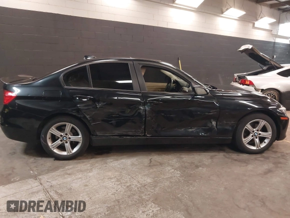 2015 BMW 3 Series 328i xDrive с VIN WBA3B5G55FNS13718, выставлен на аукционе IAAI как лот 42264153 с пробегом 180 428 миль миль и . История ставок и продаж доступна на DreamBid. Изображение 13.