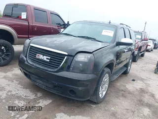 2008 GMC Yukon SLE w/3SA with VIN 1GKFC13C08J191605, listed as a IAAI auction lot 41885411 with 208,328 mi miles. Bid and sale history available at carsss.com. Image 2.