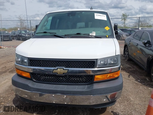2020 Chevrolet Express Passenger LT z VIN 1GAZGPFG0L1243105, wystawiony jako IAAI lot #42086334 z przebiegiem 79 370 mil mil oraz . Historia ofert i sprzedaży dostępna na DreamBid. Obrazek 12.