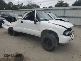 2002 GMC Sonoma SL z VIN 1GTCS145728219657, wystawiony jako Copart lot #85582124 z przebiegiem Nie podano mil oraz Szkody całkowita. Historia ofert i sprzedaży dostępna na DreamBid. Obrazek 4.