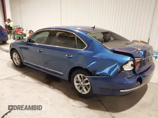 2017 Volkswagen Passat S z VIN 1VWAT7A38HC013602, wystawiony jako IAAI lot #41218616 z przebiegiem 77 497 mil mil oraz . Historia ofert i sprzedaży dostępna na DreamBid. Obrazek 3.