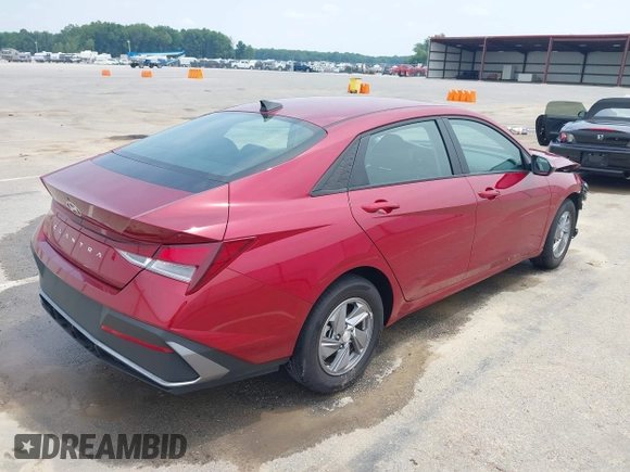 2024 Hyundai Elantra SE z VIN KMHLL4DG3RU824076, wystawiony jako IAAI lot #42471521 z przebiegiem 2 359 mil mil oraz . Historia ofert i sprzedaży dostępna na DreamBid. Obrazek 4.