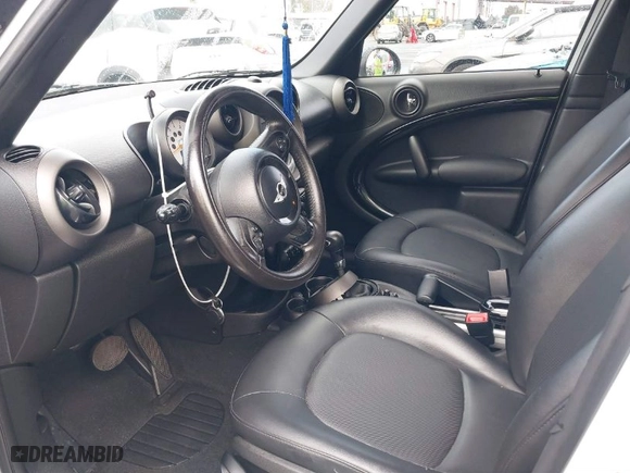 2011 MINI Cooper Countryman with VIN WMWZB3C54BWM00926, listed as a IAAI auction lot 41523122 with 109,909 mi miles. Bid and sale history available at carsss.com. Image 5.