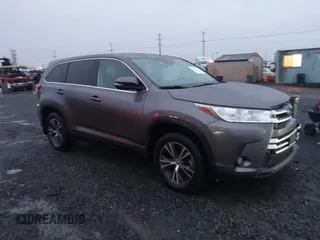 2019 Toyota Highlander LE z VIN 5TDBZRFH5KS945493, wystawiony jako IAAI lot #41101643 z przebiegiem 80 327 mil mil oraz . Historia ofert i sprzedaży dostępna na DreamBid. Obrazek 1.