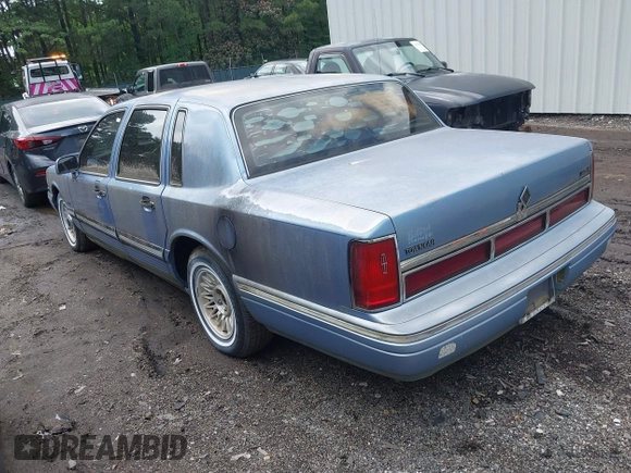 1995 Lincoln Town Car Executive with VIN 1LNLM81W9SY676031, listed as a IAAI auction lot 42537591 with 97,467 mi miles and . Bid and sale history available at DreamBid. Image 3.