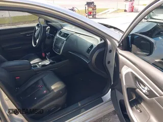 2016 Nissan Altima SR with VIN 1N4AL3AP3GC109477, listed as a IAAI auction lot 41512271 with 47,592 mi miles and . Bid and sale history available at DreamBid. Image 5.