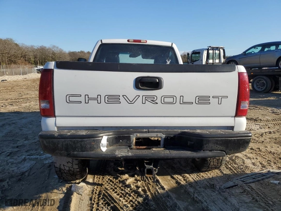 2001 Chevrolet Silverado 2500 with VIN 1GBHC24U11Z261013, listed as a Copart auction lot 42797055 with 206,173 mi miles and Salvage Title. Bid and sale history available at carsss.com. Image 6.