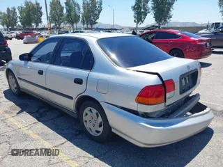 1997 Honda Civic LX z VIN 2HGEJ6670VH570062, wystawiony jako IAAI lot #42218254 z przebiegiem 86 555 mil mil oraz . Historia ofert i sprzedaży dostępna na DreamBid. Obrazek 3.