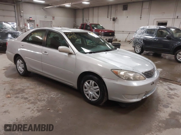 2005 Toyota Camry STD z VIN 4T1BE32K65U400652, wystawiony jako IAAI lot #41986431 z przebiegiem 218 412 mil mil oraz . Historia ofert i sprzedaży dostępna na DreamBid. Obrazek 1.