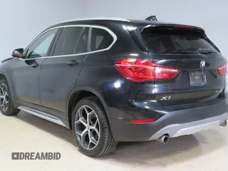 2018 BMW X1 xDrive28i z VIN WBXHT3C35J5L33173, wystawiony jako Copart lot #56427465 z przebiegiem 33 352 mil mil oraz Szkody całkowita. Historia ofert i sprzedaży dostępna na DreamBid. Obrazek 4.