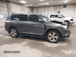 2013 Toyota Highlander Limited z VIN 5TDDK3EH1DS271468, wystawiony jako IAAI lot #42147451 z przebiegiem 98 139 mil mil oraz . Historia ofert i sprzedaży dostępna na DreamBid. Obrazek 14.