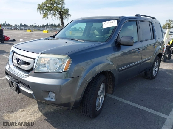 2011 Honda Pilot EX with VIN 5FNYF4H46BB003568, listed as a IAAI auction lot 41762208 with 147,801 mi miles. Bid and sale history available at carsss.com. Image 17.