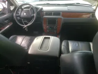 2008 Chevrolet Tahoe 3LT z VIN 1GNFK13078R199472, wystawiony jako Copart lot #85005124 z przebiegiem 235 666 mil mil oraz Szkoda całkowita • Salvage title. Historia ofert i sprzedaży dostępna na DreamBid. Obrazek 8.