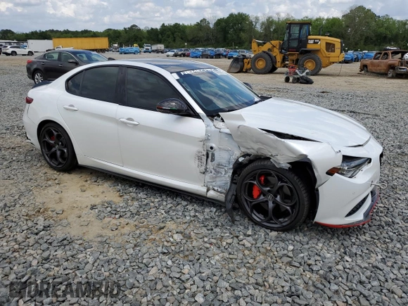 2018 Alfa Romeo Giulia Ti Sport with VIN ZARFAECN0J7597838, listed as a Copart auction lot 47893803 with 54,170 mi miles. Bid and sale history available at carsss.com. Image 4.