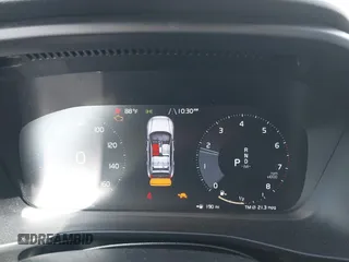 2022 Volvo XC40 R-Design z VIN YV4AC2HM9N2771189, wystawiony jako IAAI lot #41923125 z przebiegiem 24 125 mil mil oraz . Historia ofert i sprzedaży dostępna na DreamBid. Obrazek 7.