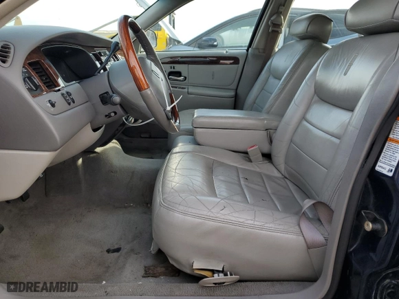 2002 Lincoln Town Car Sig. with VIN 1LNHM82W42Y667158, listed as a Copart auction lot 86111724 with 175,050 mi miles and Salvage Title. Bid and sale history available at carsss.com. Image 7.