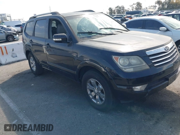 2009 Kia Borrego LX with VIN KNDJJ741095039023, listed as a IAAI auction lot 41696562 with 239,921 mi miles. Bid and sale history available at carsss.com. Image 1.