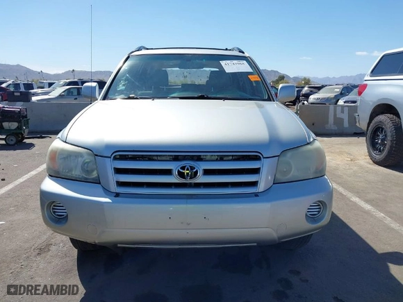2004 Toyota Highlander with VIN JTEEP21A140009053, listed as a IAAI auction lot 41743965 with 204,882 mi miles. Bid and sale history available at carsss.com. Image 12.