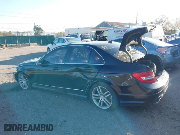 2012 Mercedes-Benz C 300 Sport с VIN WDDGF8BB7CR198950, выставлен на аукционе IAAI как лот 42138119 с пробегом Не указан миль и . История ставок и продаж доступна на DreamBid. Изображение 13.