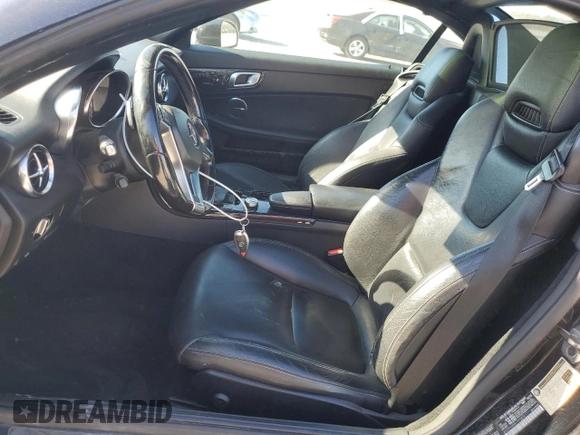 2014 Mercedes-Benz SLK 250 z VIN WDDPK4HA1EF083011, wystawiony jako Copart lot #43931645 z przebiegiem 102 146 mil mil oraz Szkoda całkowita • Salvage title. Historia ofert i sprzedaży dostępna na DreamBid. Obrazek 7.