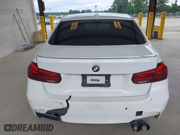2013 BMW 3 Series 328i xDrive z VIN WBA3B3C55DF543926, wystawiony jako IAAI lot #42581984 z przebiegiem 144 346 mil mil oraz . Historia ofert i sprzedaży dostępna na DreamBid. Obrazek 17.