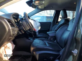 2019 Jeep Cherokee Limited with VIN 1C4PJMDX5KD378000, listed as a Copart auction lot 82141464 with 48,035 mi miles and Salvage Title. Bid and sale history available at DreamBid. Image 7.