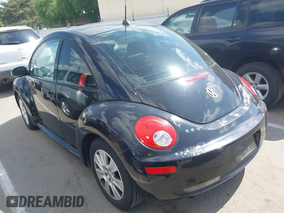 2008 Volkswagen New Beetle Coupe S with VIN 3VWPW31C38M505088, listed as a IAAI auction lot 42055070 with 137,031 mi miles. Bid and sale history available at carsss.com. Image 3.