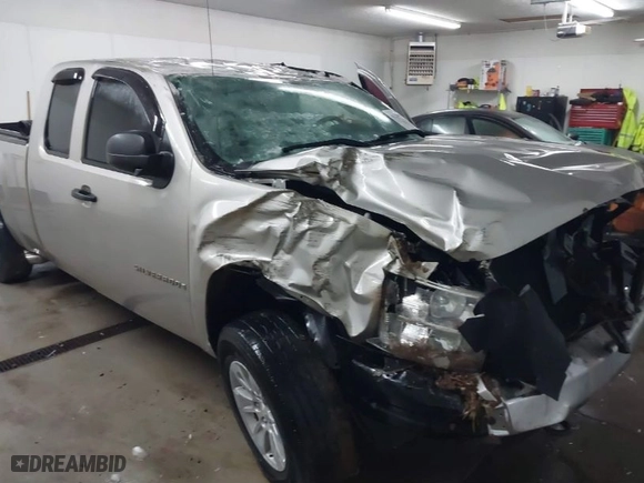 2008 Chevrolet Silverado 1500 LT w/1LT with VIN 2GCEK190181190707, listed as a IAAI auction lot 41269950 with 193,495 mi miles. Bid and sale history available at carsss.com. Image 6.