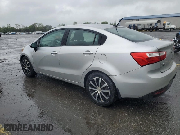 2013 Kia Rio LX z VIN KNADM4A30D6272845, wystawiony jako Copart lot #58018695 z przebiegiem 60 589 mil mil oraz Czysty tytuł • Clean title. Historia ofert i sprzedaży dostępna na DreamBid. Obrazek 2.