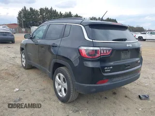 2019 Jeep Compass Latitude z VIN 3C4NJDBB8KT766816, wystawiony jako IAAI lot #41678251 z przebiegiem 143 512 mil mil oraz . Historia ofert i sprzedaży dostępna na DreamBid. Obrazek 3.