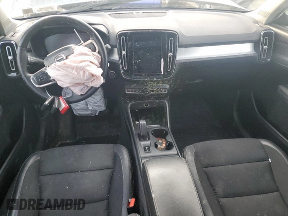 2020 Volvo XC40 Momentum with VIN YV4162UK3L2180557, listed as a Copart auction lot 44584035 with Not provided miles and Non repairable. Bid and sale history available at DreamBid. Image 8.