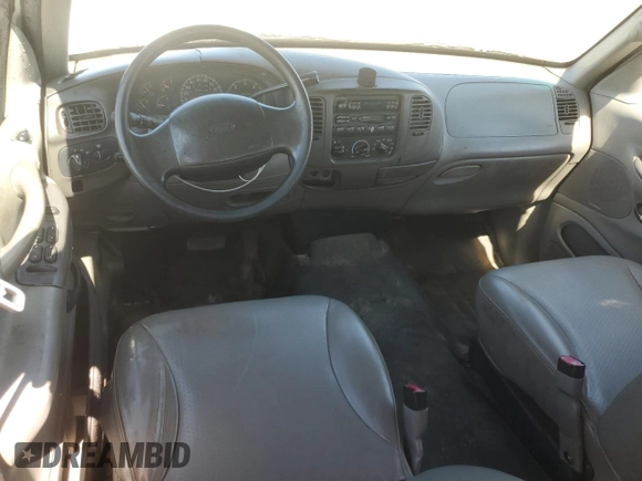 1997 Ford Expedition XLT with VIN 1FMEU17L2VLB74797, listed as a Copart auction lot 61377745 with 236,140 mi miles and Salvage title. Bid and sale history available at DreamBid. Image 8.