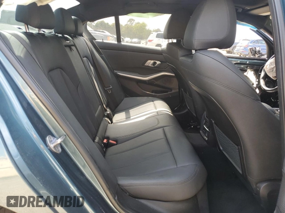 2020 BMW 3 Series 330i z VIN 3MW5R1J02L8B33169, wystawiony jako Copart lot #55660155 z przebiegiem 53 585 mil mil oraz Nie do naprawy • Non repairable. Historia ofert i sprzedaży dostępna na DreamBid. Obrazek 10.