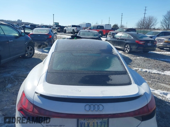 2024 Audi e-tron GT Premium Plus z VIN WAUFJBFW6R7004635, wystawiony jako IAAI lot #41409251 z przebiegiem 7718 mil mil oraz . Historia ofert i sprzedaży dostępna na DreamBid. Obrazek 16.