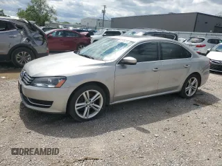 2014 Volkswagen Passat SE z VIN 1VWBN7A3XEC022540, wystawiony jako Copart lot #57475615 z przebiegiem 123 739 mil mil oraz Czysty tytuł • Clean title. Historia ofert i sprzedaży dostępna na DreamBid. Obrazek 1.