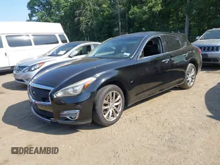 2015 Infiniti Q70 с VIN JN1BY1AR2FM560837, выставлен на аукционе IAAI как лот 42577382 с пробегом 145 507 миль миль и . История ставок и продаж доступна на DreamBid. Изображение 2.