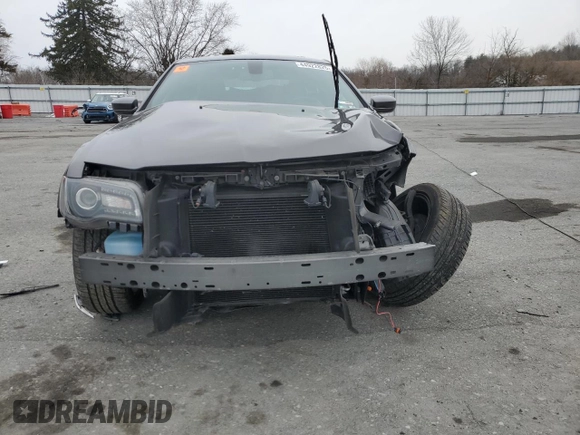 2020 Chrysler 300 S z VIN 2C3CCABG7LH128468, wystawiony jako Copart lot #44922825 z przebiegiem 33 604 mil mil oraz Szkoda całkowita • Salvage title. Historia ofert i sprzedaży dostępna na DreamBid. Obrazek 5.