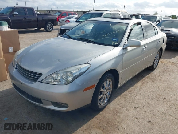 2004 Lexus ES 330 with VIN JTHBA30G045016212, listed as a IAAI auction lot 42057870 with 261,935 mi miles. Bid and sale history available at carsss.com. Image 2.