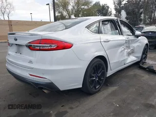 2019 Ford Fusion SE with VIN 3FA6P0HD7KR200699, listed as a IAAI auction lot 41686546 with 89,715 mi miles. Bid and sale history available at carsss.com. Image 4.