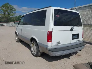 1999 Chevrolet Astro z VIN 1GNDM19W0XB116548, wystawiony jako IAAI lot #41943530 z przebiegiem 124 735 mil mil oraz . Historia ofert i sprzedaży dostępna na DreamBid. Obrazek 3.