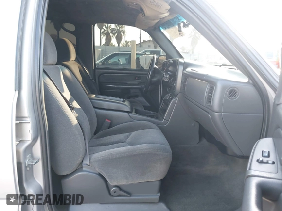 2007 Chevrolet Silverado 1500 LS with VIN 2GCEC13V771135632, listed as a IAAI auction lot 41770675 with 205,704 mi miles and . Bid and sale history available at DreamBid. Image 5.