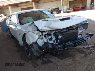2021 Dodge Challenger R/T Scat Pack z VIN 2C3CDZFJ5MH667657, wystawiony jako IAAI lot #42044790 z przebiegiem 37 241 mil mil oraz . Historia ofert i sprzedaży dostępna na DreamBid. Obrazek 1.